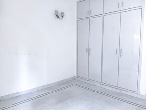 Room in 3 BHK Apartment at Greater Kailash ii – for Rent
