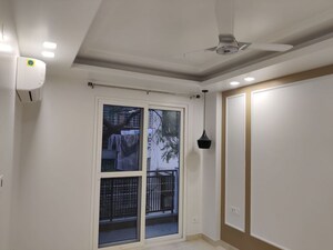 Room in 3 BHK Apartment at Greater Kailash ii – for Rent