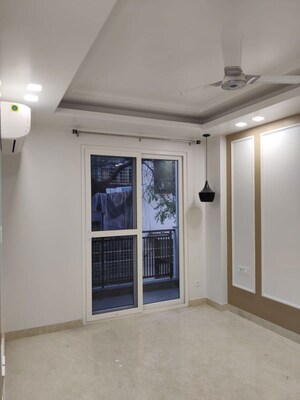 Room in 3 BHK Apartment at Greater Kailash ii – for Rent