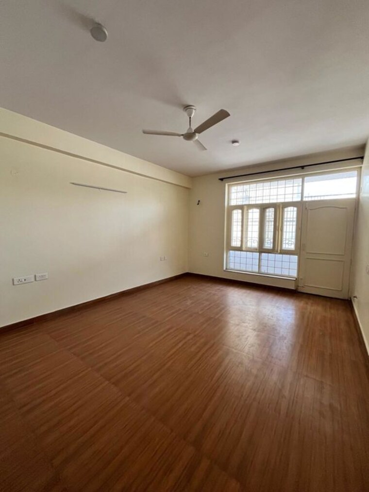 Room, sector 48 4 Bedroom 450 Sq.Mt. Independent House In Sector 48 Noida 10513277