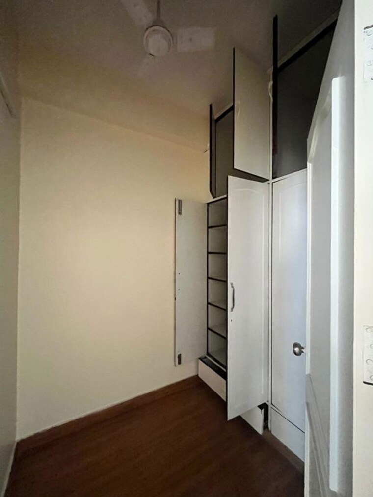Bathroom, sector 48 4 Bedroom 450 Sq.Mt. Independent House In Sector 48 Noida 10513277