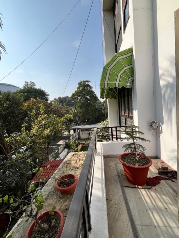 Balcony, sector 48 4 Bedroom 450 Sq.Mt. Independent House In Sector 48 Noida 10513277