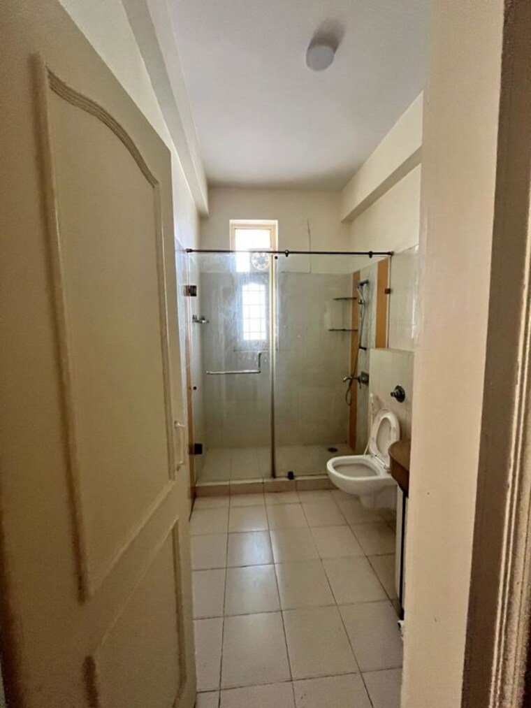Bathroom, sector 48 4 Bedroom 450 Sq.Mt. Independent House In Sector 48 Noida 10513277