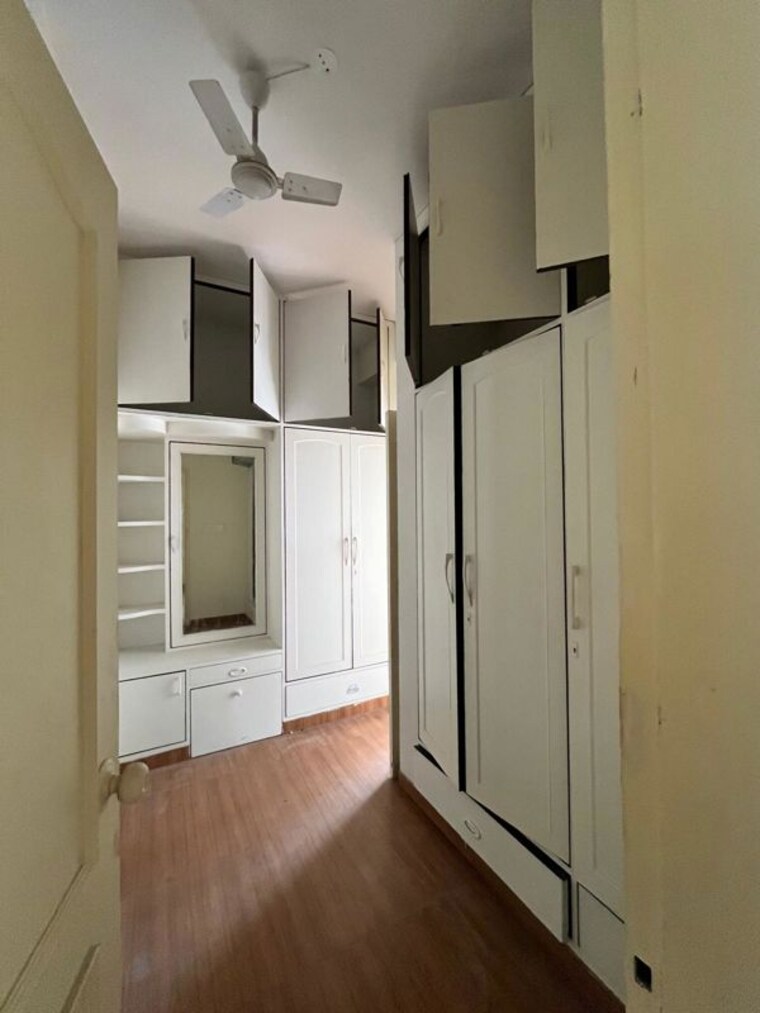 Bathroom, sector 48 4 Bedroom 450 Sq.Mt. Independent House In Sector 48 Noida 10513277