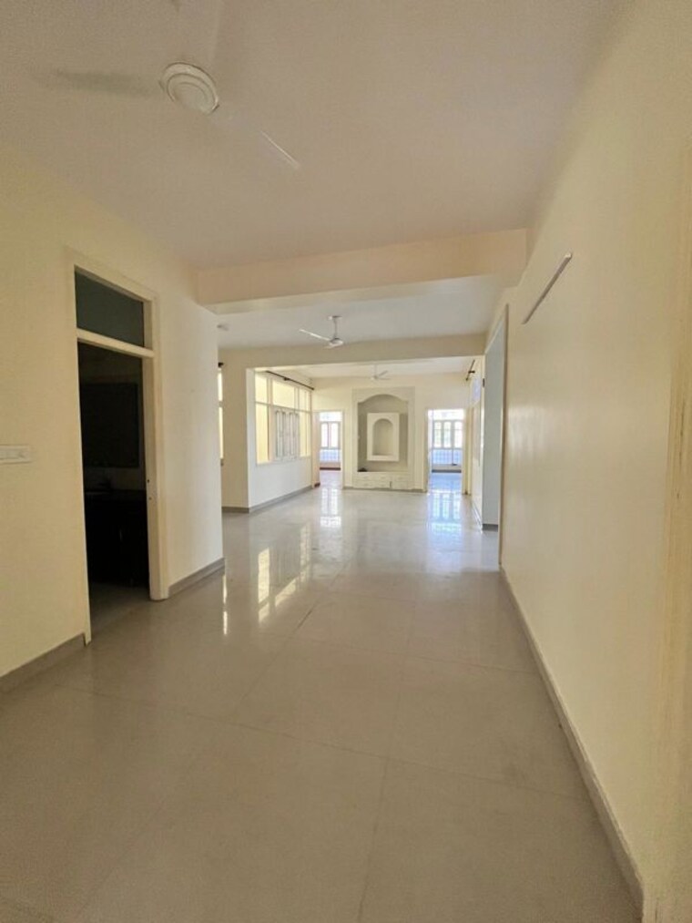 undefined, sector 48 4 Bedroom 450 Sq.Mt. Independent House In Sector 48 Noida 10513277
