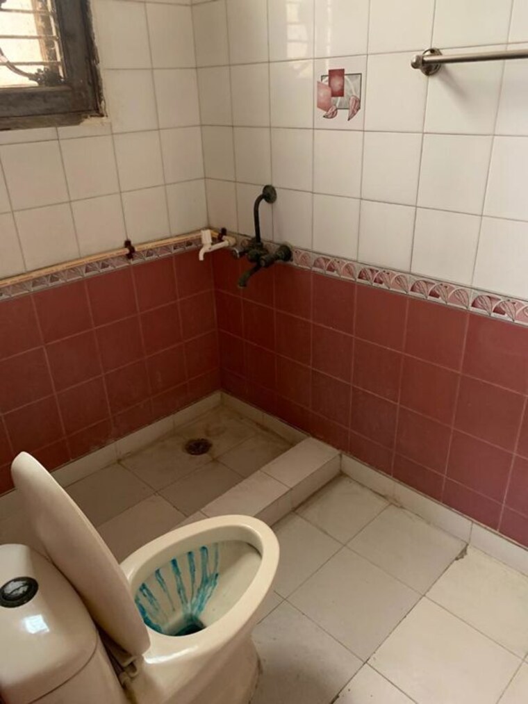 Bathroom, sector 51 2 Bedroom 1500 Sq.Ft. Independent House In Sector 51 Noida 10513304