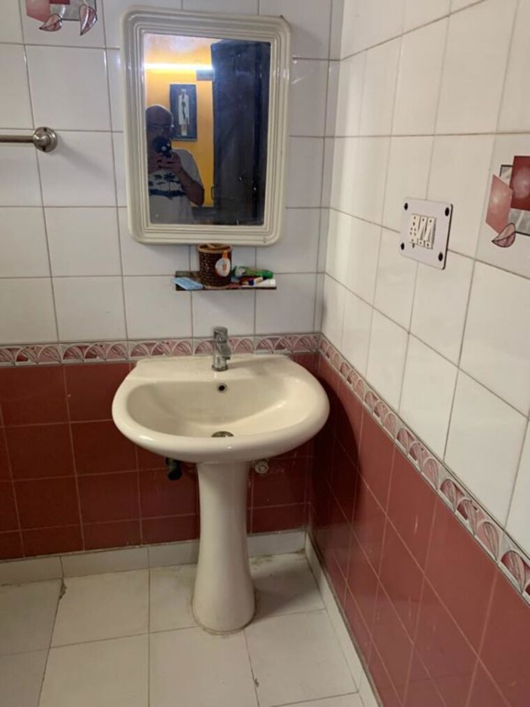 Bathroom, sector 51 2 Bedroom 1500 Sq.Ft. Independent House In Sector 51 Noida 10513304