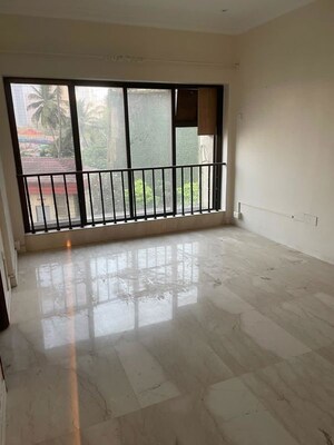 Room in 1 BHK Apartment at Wassiamull Building, Shapur Baug – for Rent