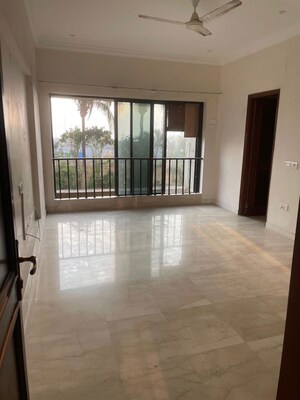 Room in 1 BHK Apartment at Wassiamull Building, Shapur Baug – for Rent