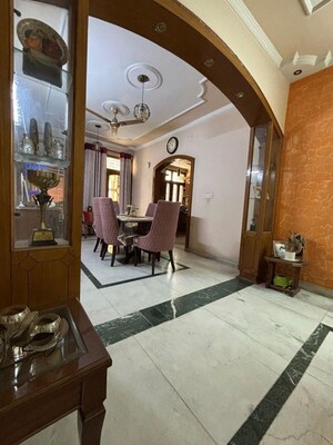 Parking in 2 BHK Independent House at Sector 36 – for Rent