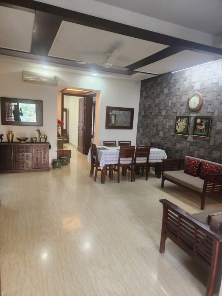 Living Room, suncity 3.5 Bedroom 250 Sq.Yd. Builder Floor In Suncity Gurgaon 10513332