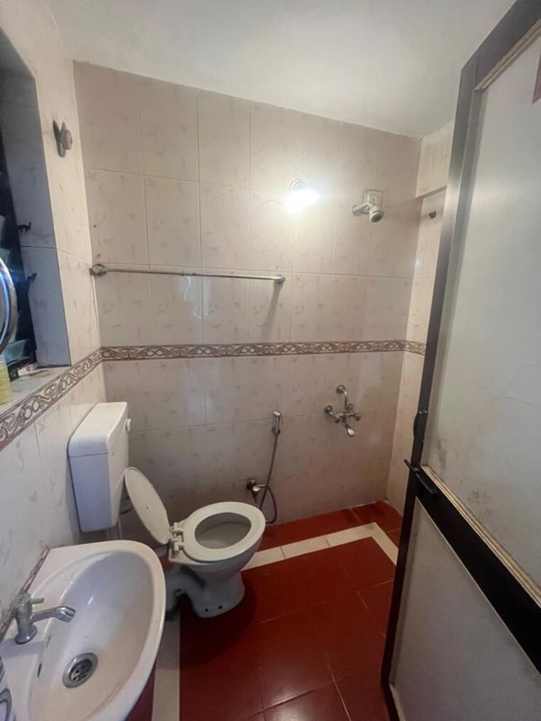Bathroom, dhanlaxmi-park 2 Bedroom 1000 Sq.Ft. Apartment In Kothrud Pune 10513347