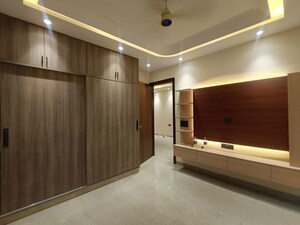 Room in 4 BHK Builder Floor at West Delhi – for Rent