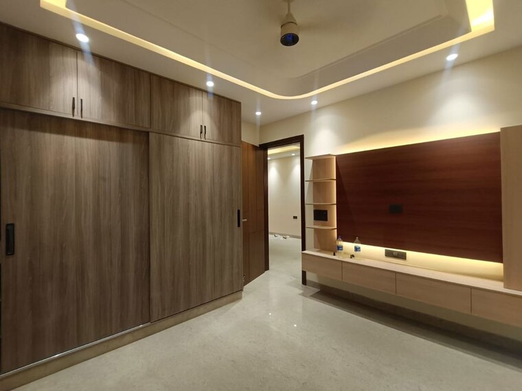 Room, west delhi 4 Bedroom 325 Sq.Yd. Builder Floor In West Delhi Delhi 10513269