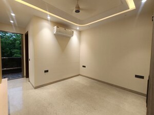Room in 4 BHK Builder Floor at West Delhi – for Rent
