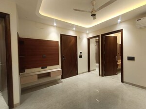 Room in 4 BHK Builder Floor at West Delhi – for Rent