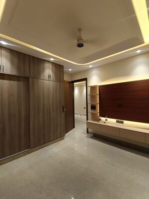 Room in 4 BHK Builder Floor at West Delhi – for Rent