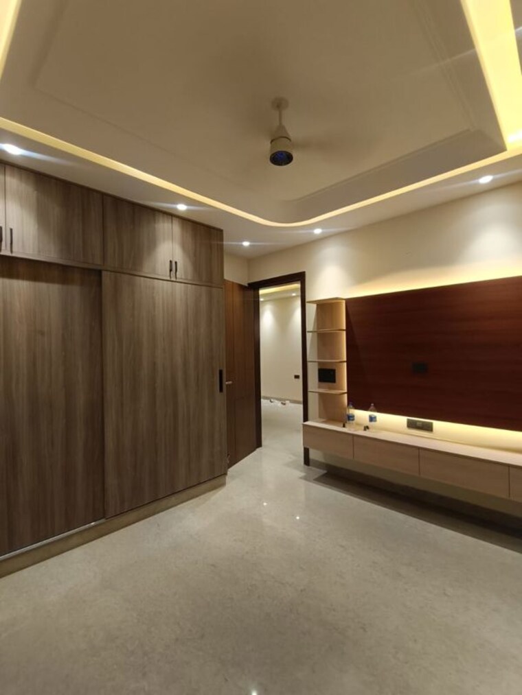 Room, west delhi 4 Bedroom 325 Sq.Yd. Builder Floor In West Delhi Delhi 10513269