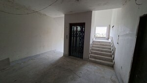 Room in 2.5 BHK Apartment at Kolkatta Gpo – for Sale