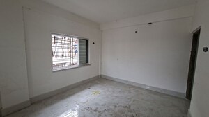 Room in 2.5 BHK Apartment at Kolkatta Gpo – for Sale