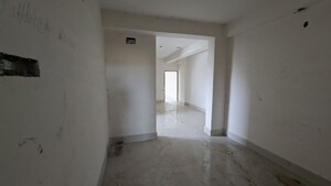 Room in 2.5 BHK Apartment at Kolkatta Gpo – for Sale