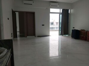Room in 2 BHK Apartment at Enpar Lotus 101 Worli Residences, Lower Parel – for Rent