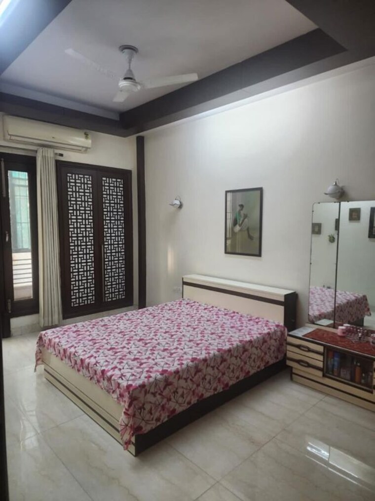 Bedroom, suncity 3 Bedroom 250 Sq.Yd. Builder Floor In Suncity Gurgaon 10513466