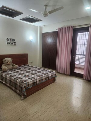Bedroom in 3 BHK Builder Floor at Suncity – for Rent