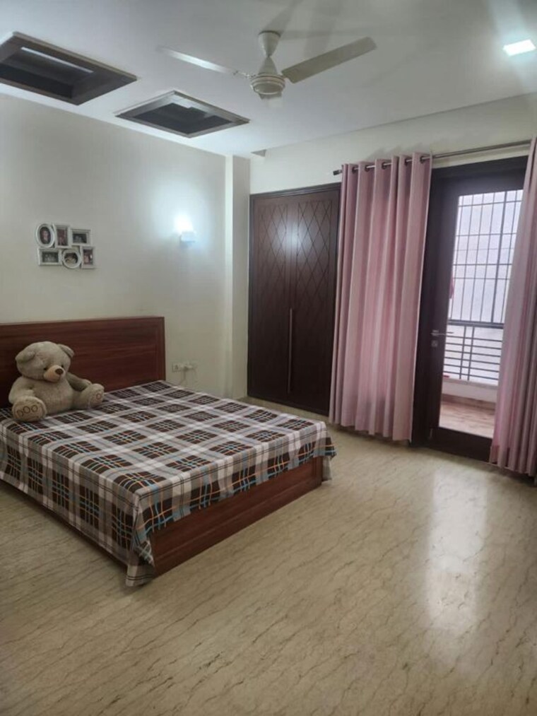Bedroom, suncity 3 Bedroom 250 Sq.Yd. Builder Floor In Suncity Gurgaon 10513466
