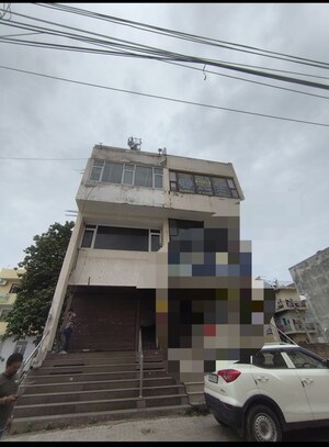  Showroom For Sale in Sector 20
