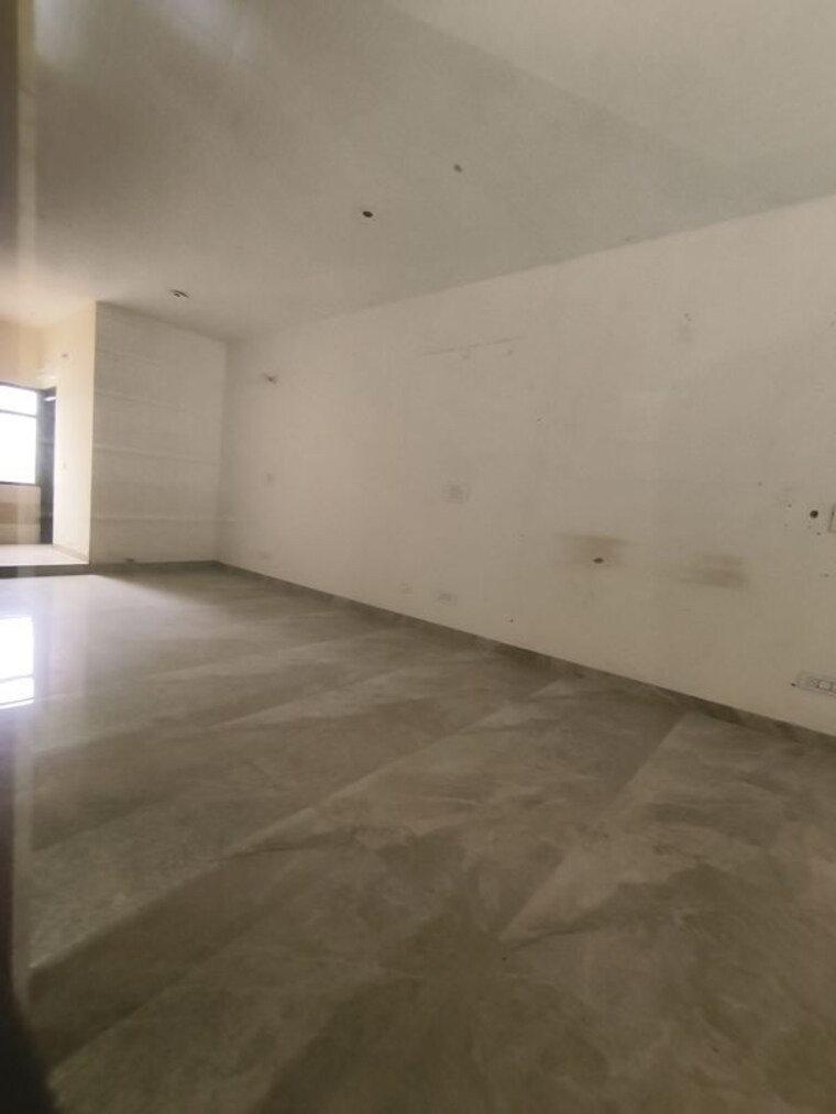 Room, sector 20 Commercial Showroom 750 Sq.Ft. In Sector 20 Panchkula 10513477