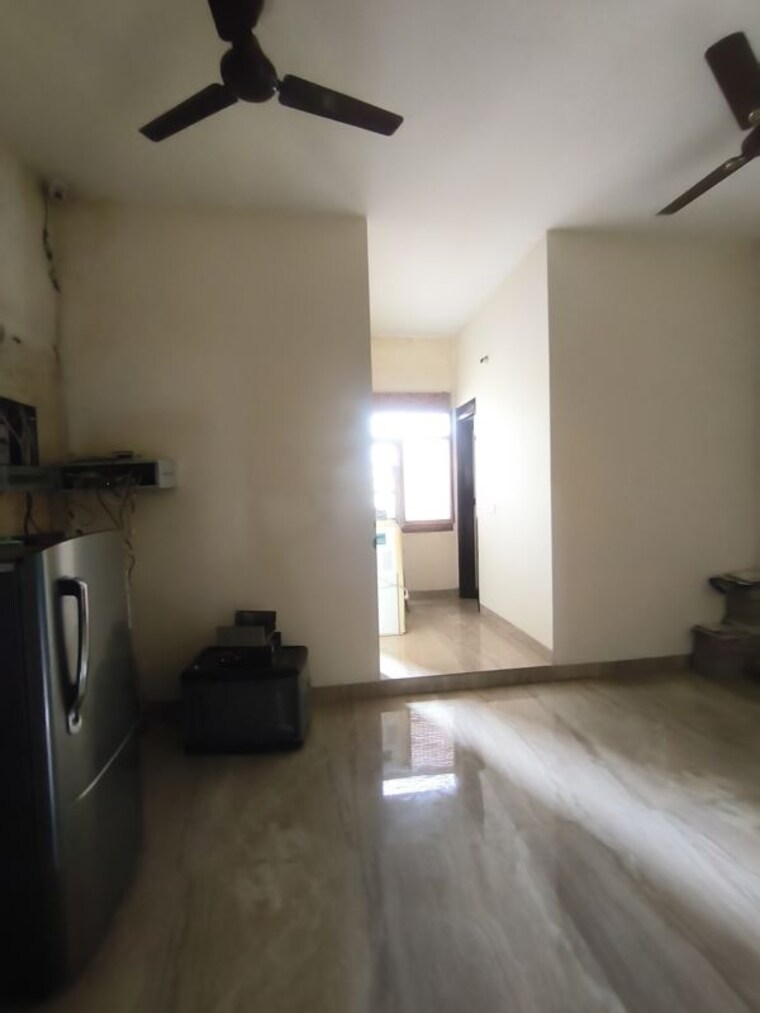 Living Room, sector 20 Commercial Showroom 750 Sq.Ft. In Sector 20 Panchkula 10513477