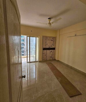 Room in 2 BHK Apartment at Hawelia Valencia Homes, Sector 1 Greater Noida – for Rent