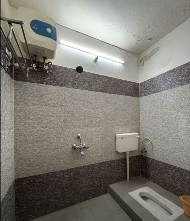 Bathroom, shalimar-imperial 3 Bedroom 2000 Sq.Ft. Apartment In Butler Colony Lucknow 10513589
