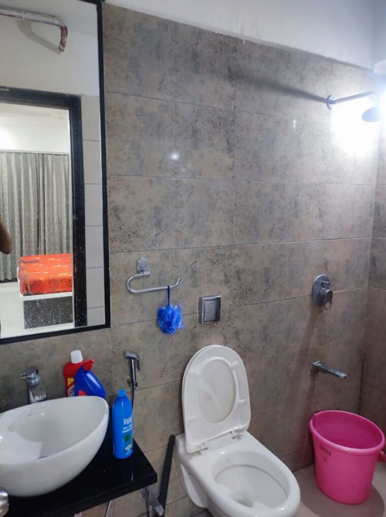 Bathroom, suyog-shree-apartment 1 Bedroom 500 Sq.Ft. Apartment In Pimple Nilakh Pune 10513603