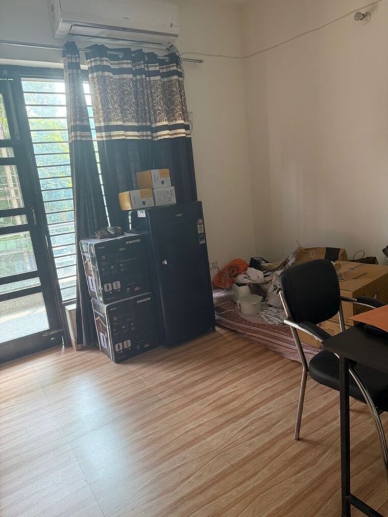 Gym, sector 46 3 Bedroom 200 Sq.Yd. Builder Floor In Sector 46 Gurgaon 10513598