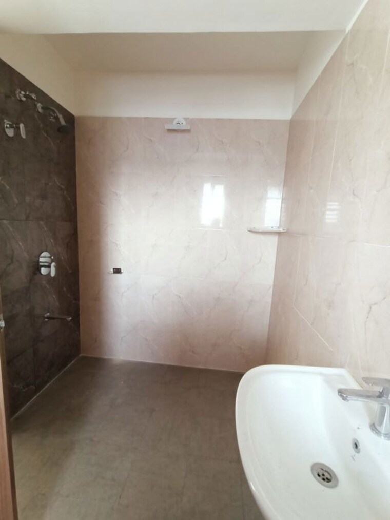 Bathroom, mantra-99-riverfront 3 Bedroom 1600 Sq.Ft. Apartment In Baner Pune 10513615