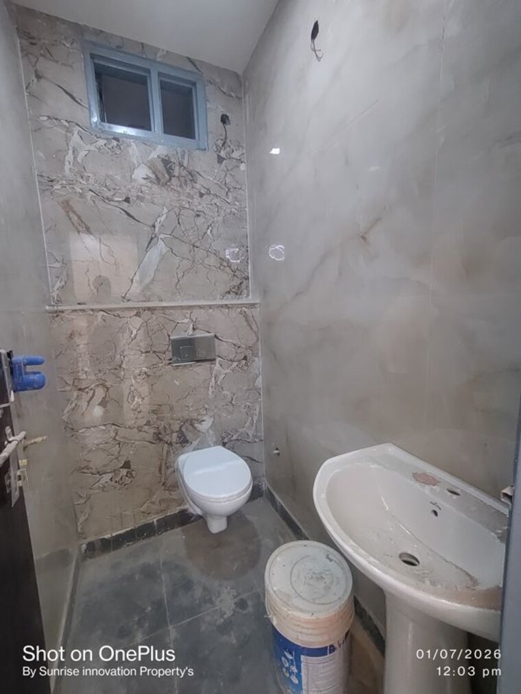 Bathroom, dwarka mor 2 Bedroom 60 Sq.Yd. Builder Floor In Dwarka Mor Delhi 10513621