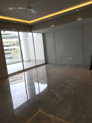 Room in 2 BHK Apartment at Enpar Lotus 101 Worli Residences, Lower Parel – for Rent