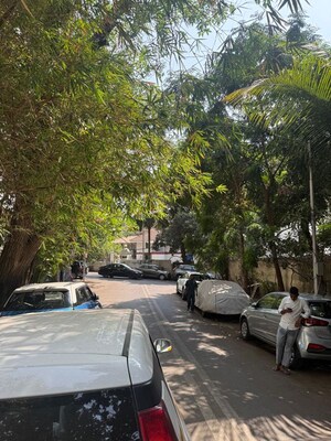 Parking in 2.5 BHK Apartment at Sanghi House, Nepean Sea Road – for Rent