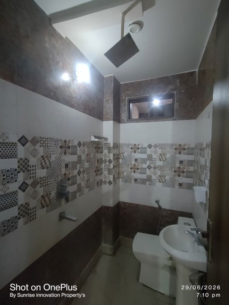 Bathroom, dwarka mor 2 Bedroom 55 Sq.Yd. Builder Floor In Dwarka Mor Delhi 10513738