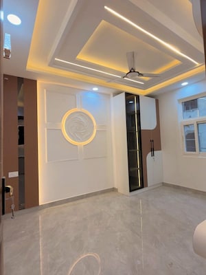 Room in 3 BHK Builder Floor at Uttam Nagar – for Sale