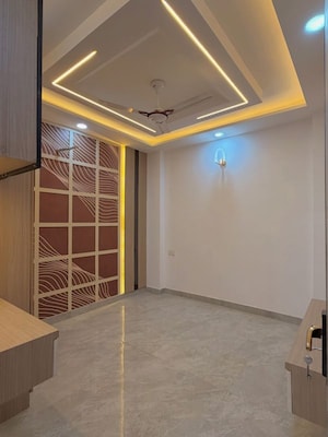 Room in 3 BHK Builder Floor at Uttam Nagar – for Sale