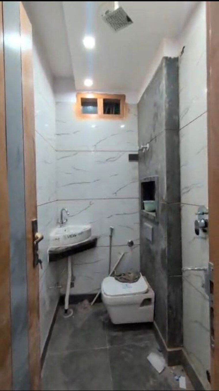 Bathroom, nawada 2 Bedroom 75 Sq.Yd. Builder Floor In Nawada Delhi 10513757