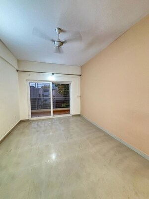Room in 3 BHK Apartment at Halasuru – for Rent