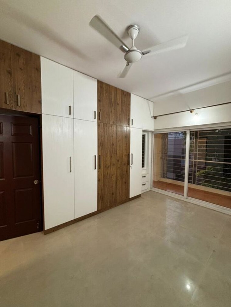 Room, halasuru 3 Bedroom 1850 Sq.Ft. Apartment In Halasuru Bangalore 9882628