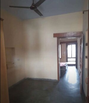 Room in 3 BHK Builder Floor at Sector 37 – for Rent