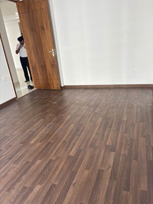 Room in 3 BHK Builder Floor at Sector 82 – for Rent