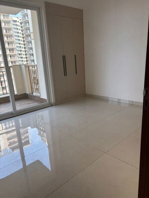 Room in 3 BHK Builder Floor at Sector 82 – for Rent