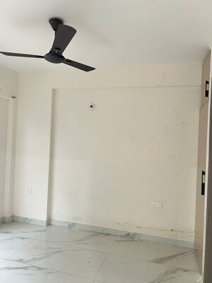 Room in 2.5 BHK Builder Floor at Smart World Gems, Sector 89 – for Rent